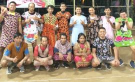 Gayengnya Voli Geber, Cowok Pakai Daster, Cewek Pakai Sarung